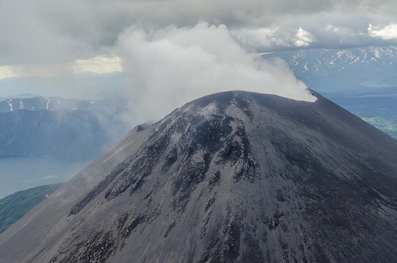 42 - Rusia - Kamchatka - volcan Karymsky 1486 m. - imagen aerea